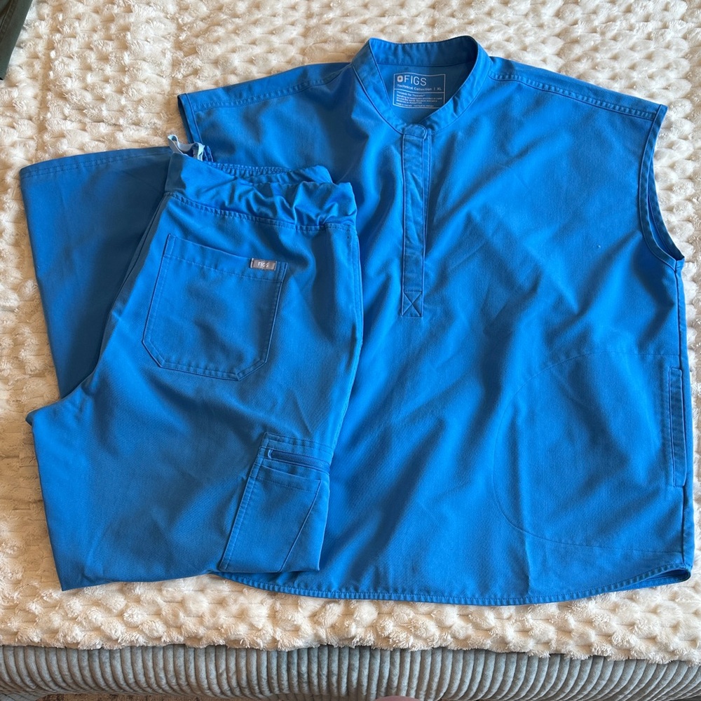 FIGS Vibrant Blue Scrub Ensemble